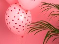 balon nadruk różowy w serduszka czerwone
